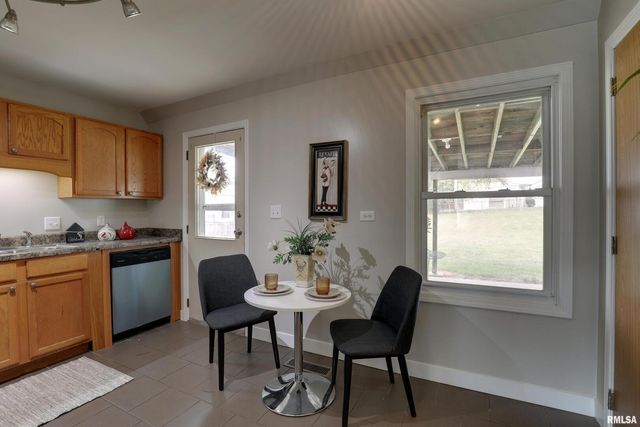 3329 CHESTNUT Street, Quincy, IL 62301