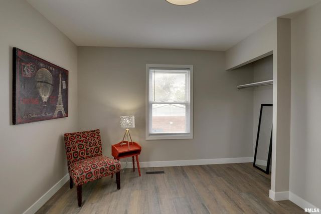 3329 CHESTNUT Street, Quincy, IL 62301