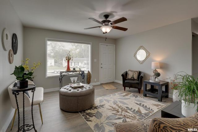 3329 CHESTNUT Street, Quincy, IL 62301