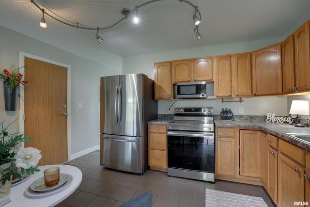 3329 CHESTNUT Street, Quincy, IL 62301