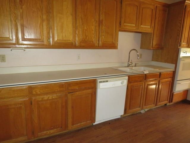 551 N CR 223, Henderson, TX 75652