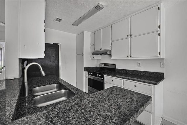 7185 Nunn Woods Way, Fairburn, GA 30213
