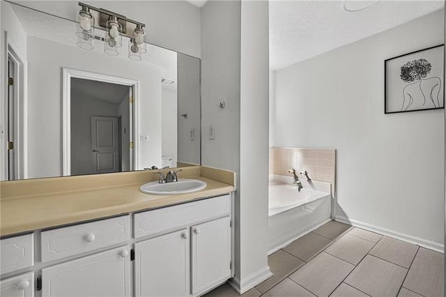 7185 Nunn Woods Way, Fairburn, GA 30213
