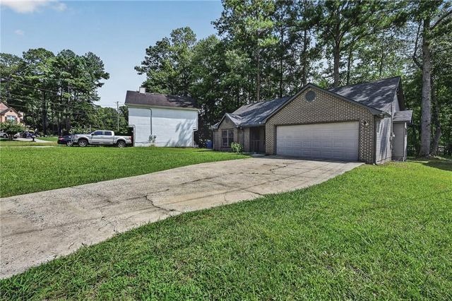 7185 Nunn Woods Way, Fairburn, GA 30213