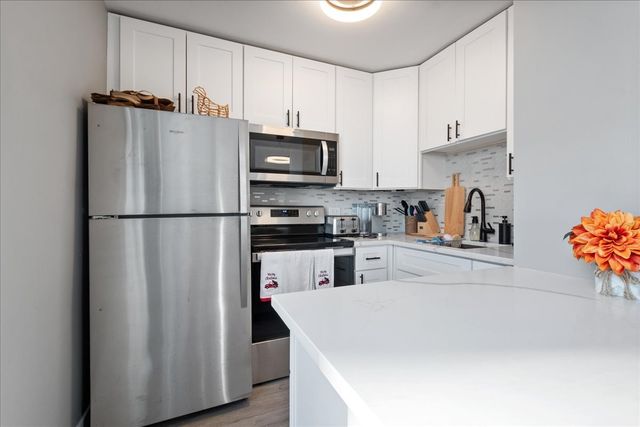 5701 N Sheridan Road 25C, Chicago, IL 60660