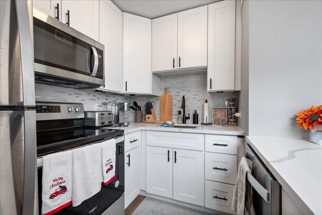 5701 N Sheridan Road 25C, Chicago, IL 60660