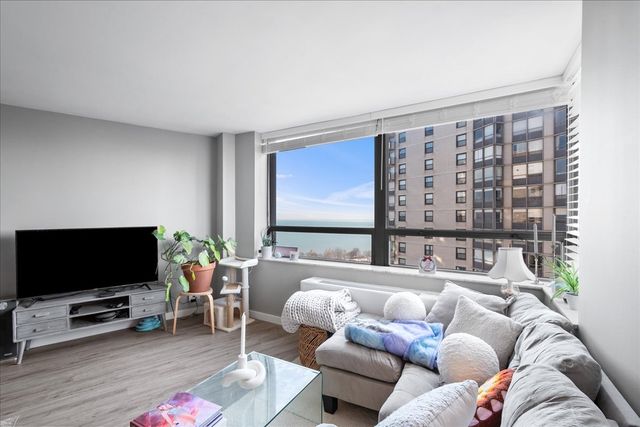 5701 N Sheridan Road 25C, Chicago, IL 60660