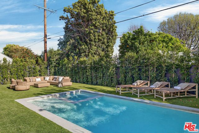 11500 Kingsland Street, Los Angeles, CA 90066