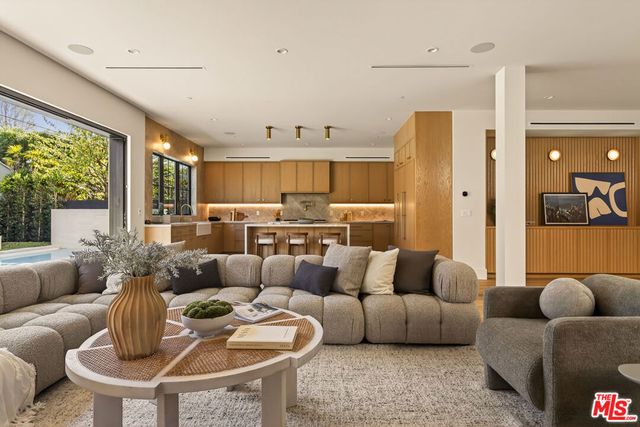 11500 Kingsland Street, Los Angeles, CA 90066