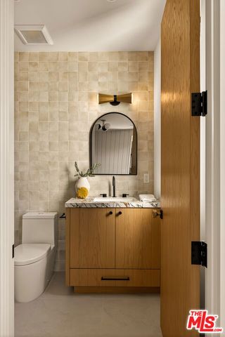 11500 Kingsland Street, Los Angeles, CA 90066