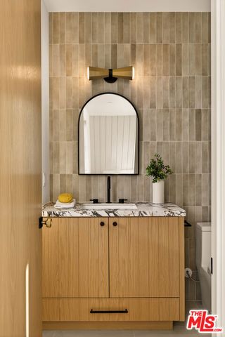 11500 Kingsland Street, Los Angeles, CA 90066