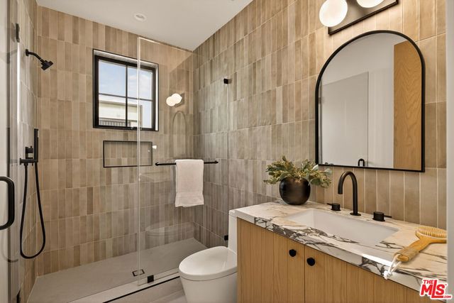 11500 Kingsland Street, Los Angeles, CA 90066