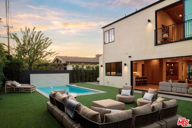 11500 Kingsland Street, Los Angeles, CA 90066