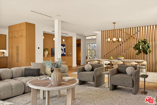 11500 Kingsland Street, Los Angeles, CA 90066