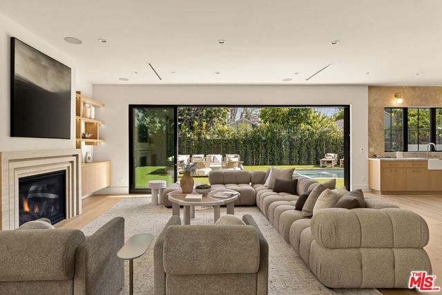 11500 Kingsland Street, Los Angeles, CA 90066