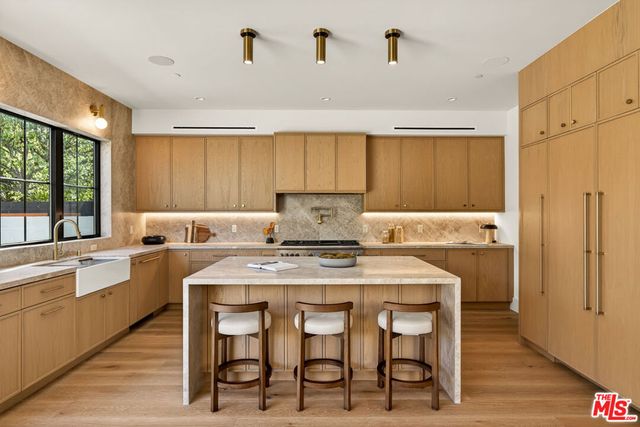 11500 Kingsland Street, Los Angeles, CA 90066