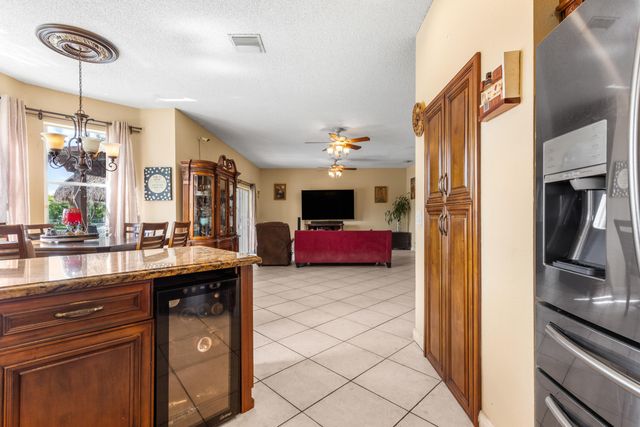 1021 NW 185th Avenue, Pembroke Pines, FL 33029