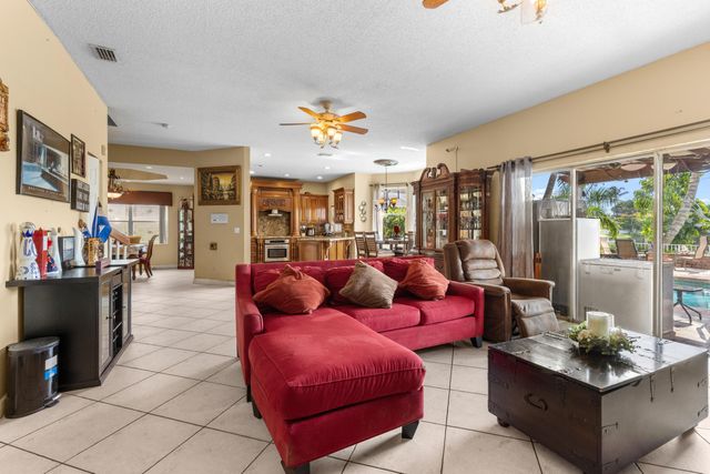 1021 NW 185th Avenue, Pembroke Pines, FL 33029
