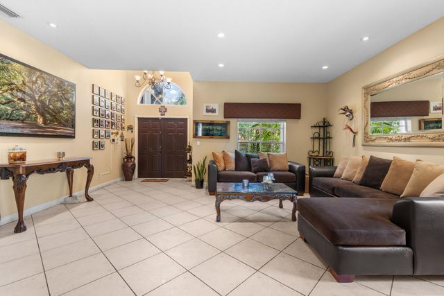 1021 NW 185th Avenue, Pembroke Pines, FL 33029