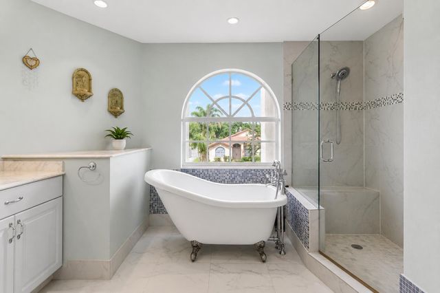 1021 NW 185th Avenue, Pembroke Pines, FL 33029