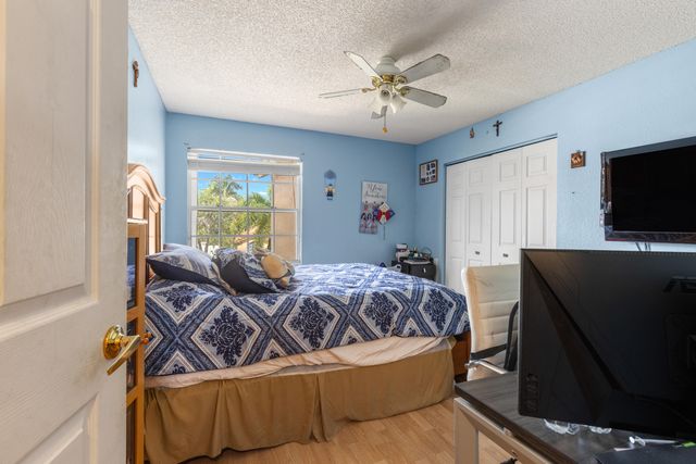1021 NW 185th Avenue, Pembroke Pines, FL 33029