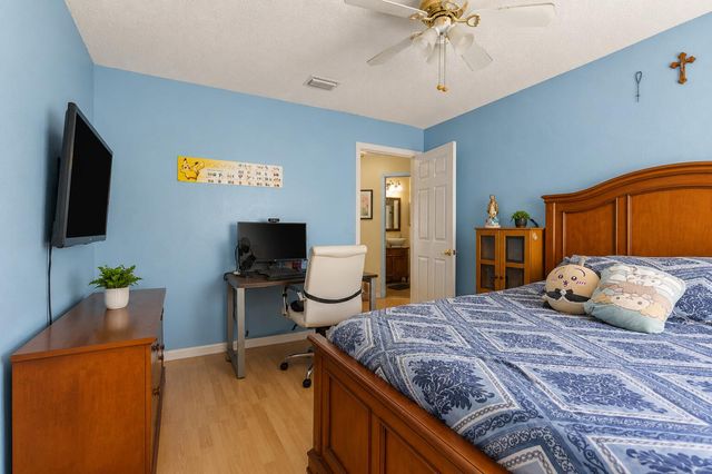 1021 NW 185th Avenue, Pembroke Pines, FL 33029