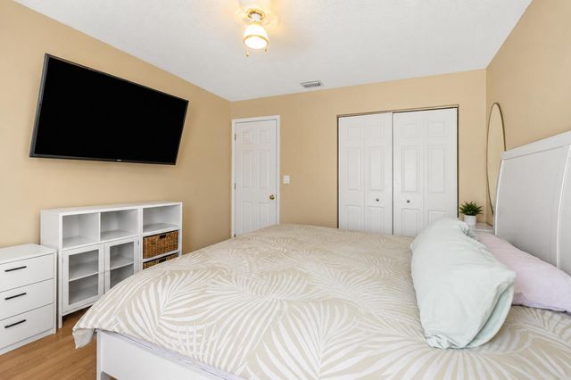 1021 NW 185th Avenue, Pembroke Pines, FL 33029