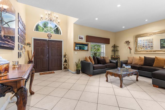 1021 NW 185th Avenue, Pembroke Pines, FL 33029
