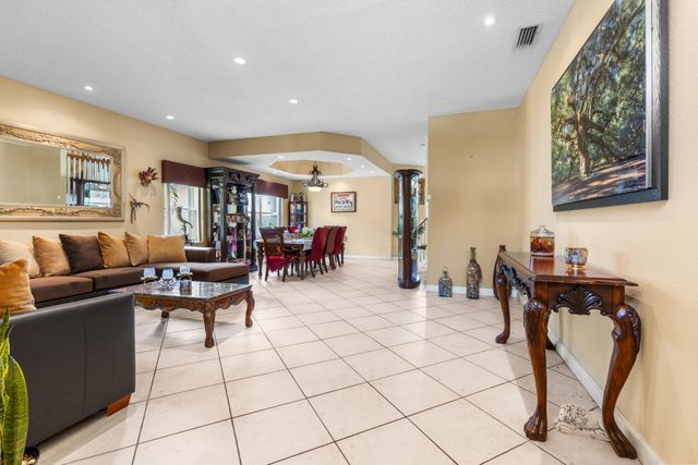 1021 NW 185th Avenue, Pembroke Pines, FL 33029