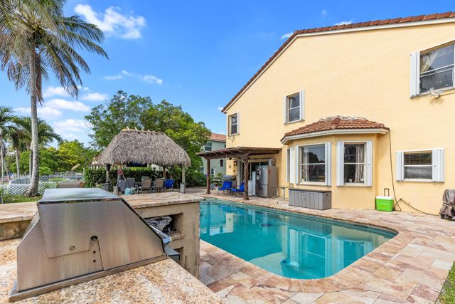 1021 NW 185th Avenue, Pembroke Pines, FL 33029