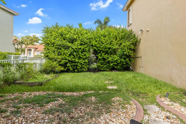 1021 NW 185th Avenue, Pembroke Pines, FL 33029