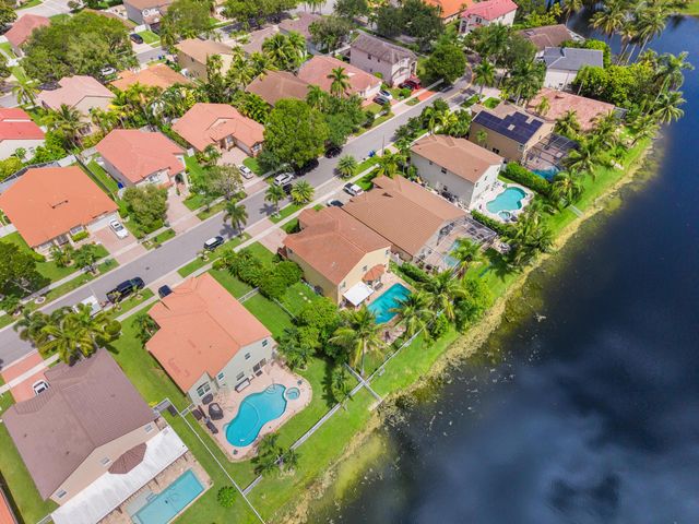 1021 NW 185th Avenue, Pembroke Pines, FL 33029