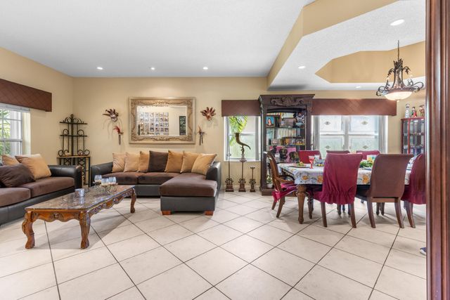 1021 NW 185th Avenue, Pembroke Pines, FL 33029