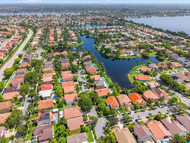 1021 NW 185th Avenue, Pembroke Pines, FL 33029