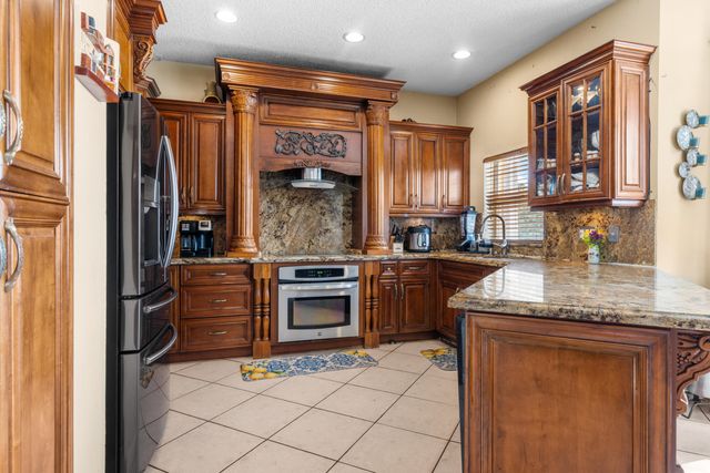 1021 NW 185th Avenue, Pembroke Pines, FL 33029