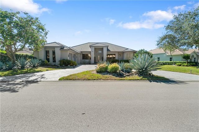 570 Portsmouth CT, Naples, FL 34110