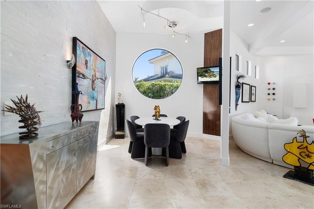 570 Portsmouth CT, Naples, FL 34110