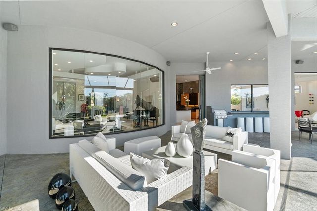 570 Portsmouth CT, Naples, FL 34110