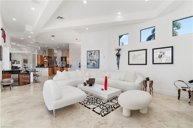 570 Portsmouth CT, Naples, FL 34110