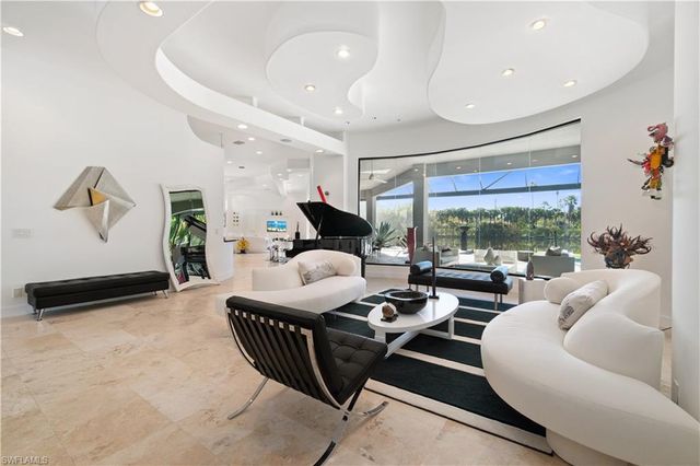 570 Portsmouth CT, Naples, FL 34110