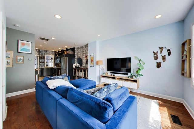 3438 W Le Moyne Street, Chicago, IL 60651