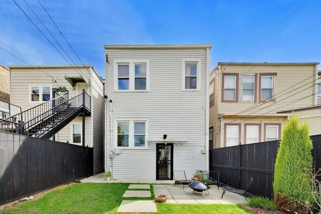 3438 W Le Moyne Street, Chicago, IL 60651
