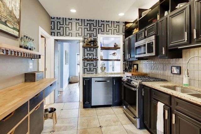 3438 W Le Moyne Street, Chicago, IL 60651