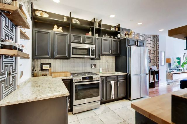 3438 W Le Moyne Street, Chicago, IL 60651