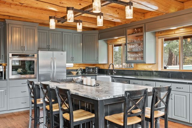 69440 Crooked Horseshoe Road, Sisters, OR 97759