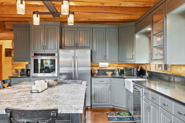 69440 Crooked Horseshoe Road, Sisters, OR 97759