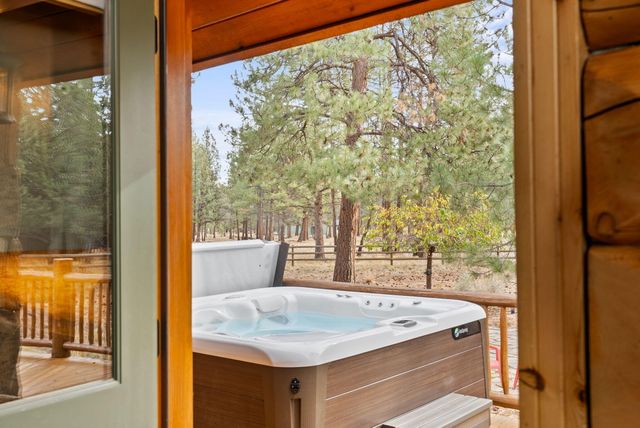 69440 Crooked Horseshoe Road, Sisters, OR 97759