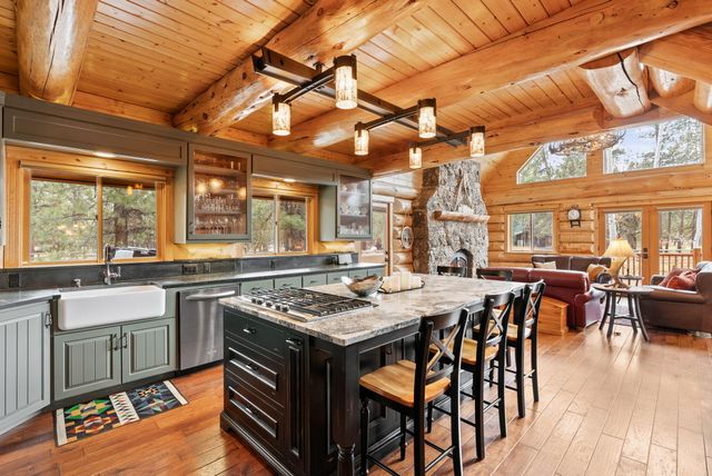 69440 Crooked Horseshoe Road, Sisters, OR 97759