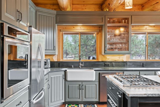 69440 Crooked Horseshoe Road, Sisters, OR 97759