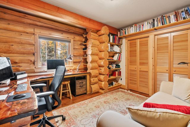 69440 Crooked Horseshoe Road, Sisters, OR 97759